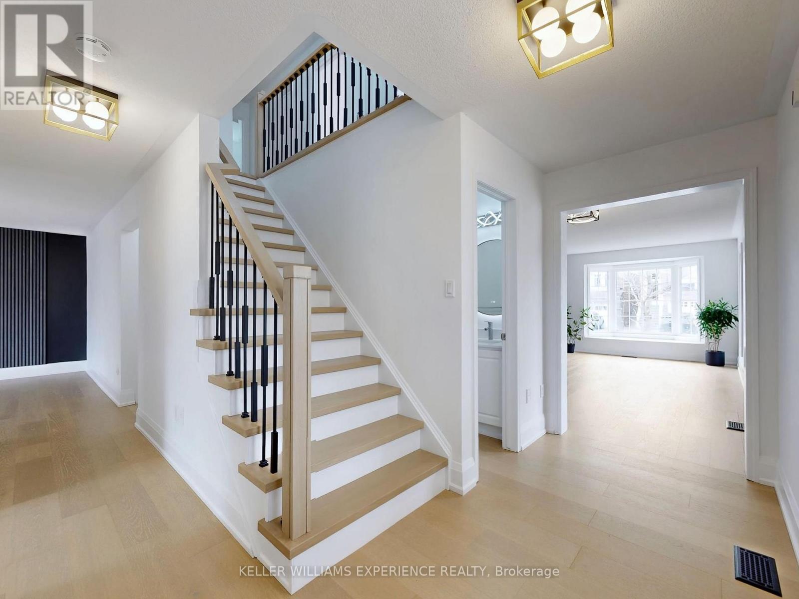 33 Hopper Lane, Newmarket, Ontario  L3X 3J6 - Photo 5 - N12535894