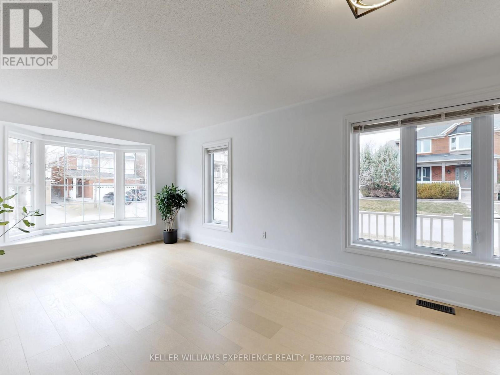 33 Hopper Lane, Newmarket, Ontario  L3X 3J6 - Photo 9 - N12535894