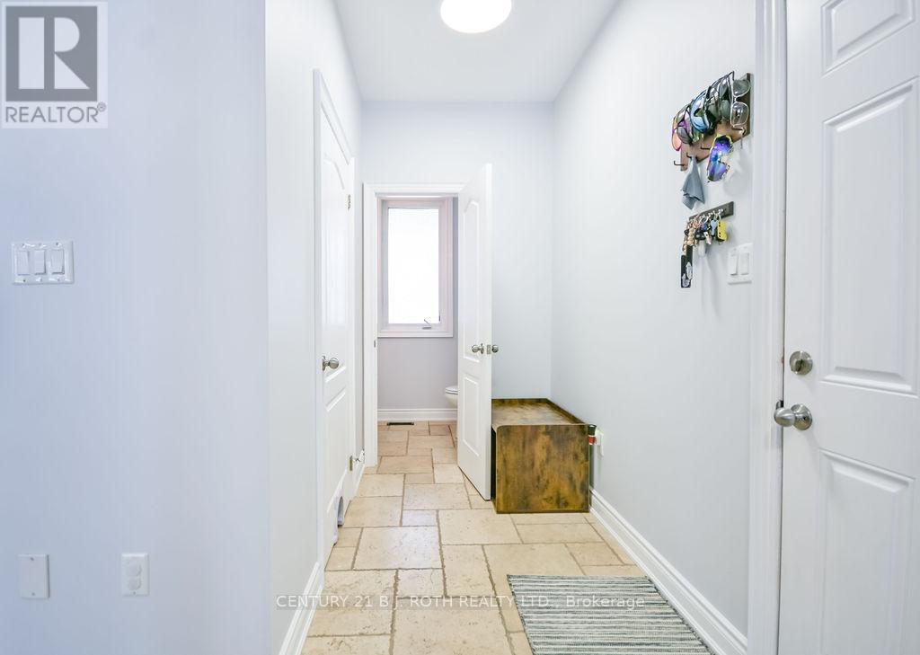 8 Merrington Avenue, Oro-Medonte, Ontario  L3V 6H2 - Photo 18 - S12535832