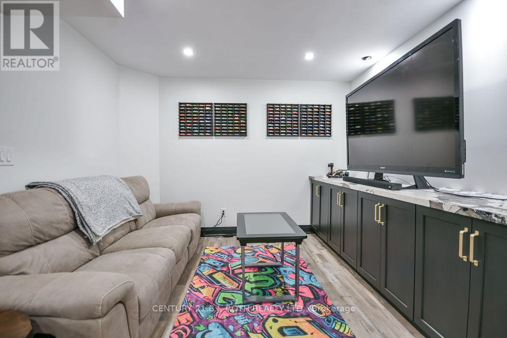 8 Merrington Avenue, Oro-Medonte, Ontario  L3V 6H2 - Photo 22 - S12535832