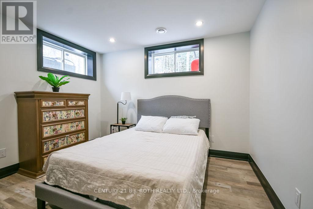 8 Merrington Avenue, Oro-Medonte, Ontario  L3V 6H2 - Photo 27 - S12535832