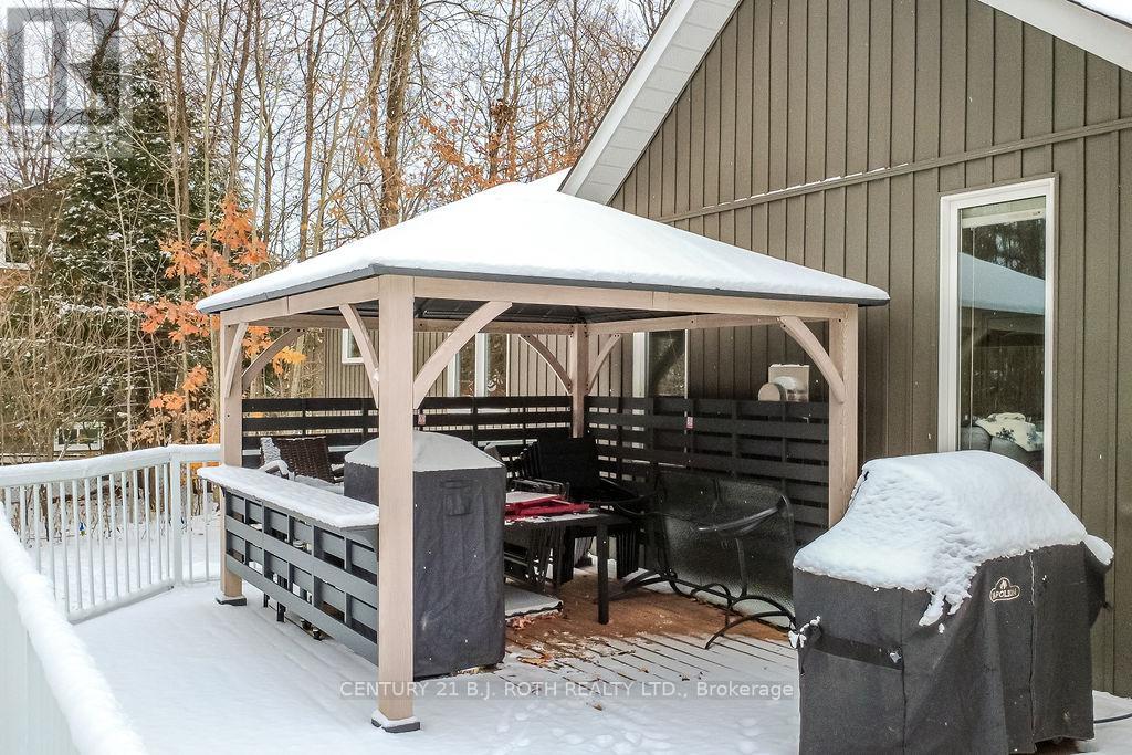 8 Merrington Avenue, Oro-Medonte, Ontario  L3V 6H2 - Photo 32 - S12535832