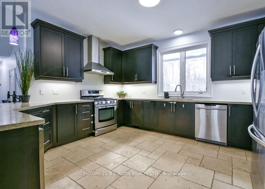 8 Merrington Avenue, Oro-Medonte, Ontario  L3V 6H2 - Photo 6 - S12535832