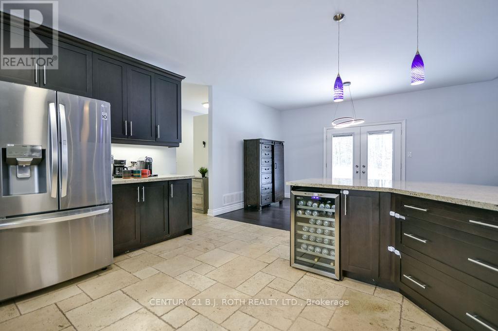 8 Merrington Avenue, Oro-Medonte, Ontario  L3V 6H2 - Photo 7 - S12535832