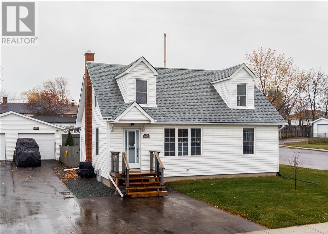 251 Tenth Avenue, Lively, Ontario