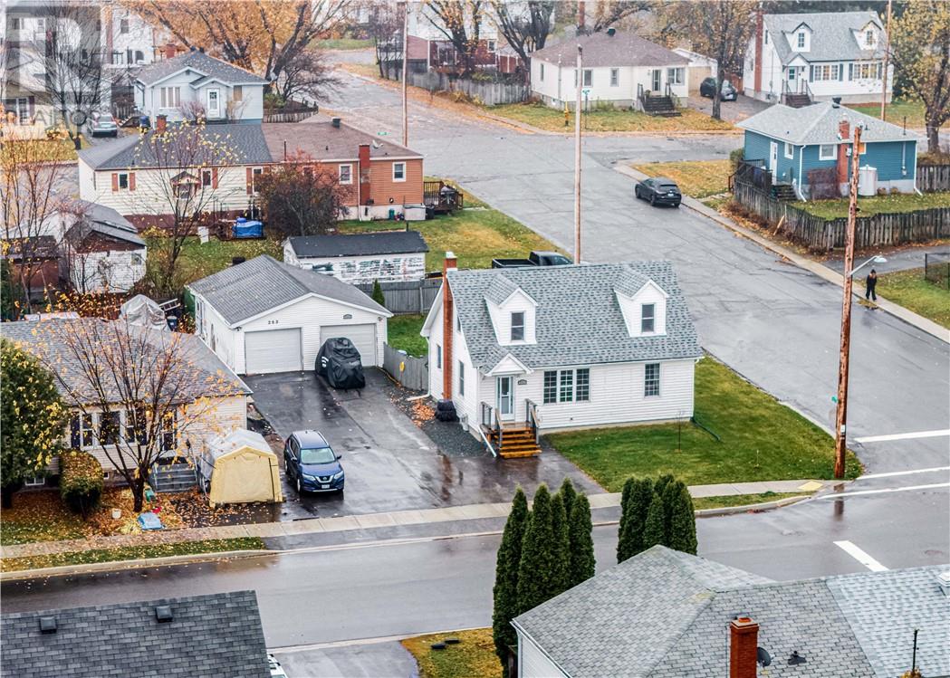 251 Tenth Avenue, Lively, Ontario P3Y 1M6 - Photo 2 - 2125598