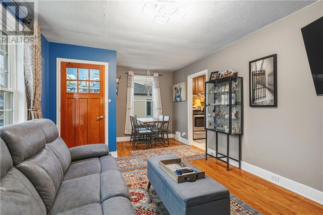 251 Tenth Avenue, Lively, Ontario P3Y 1M6 - Photo 3 - 2125598