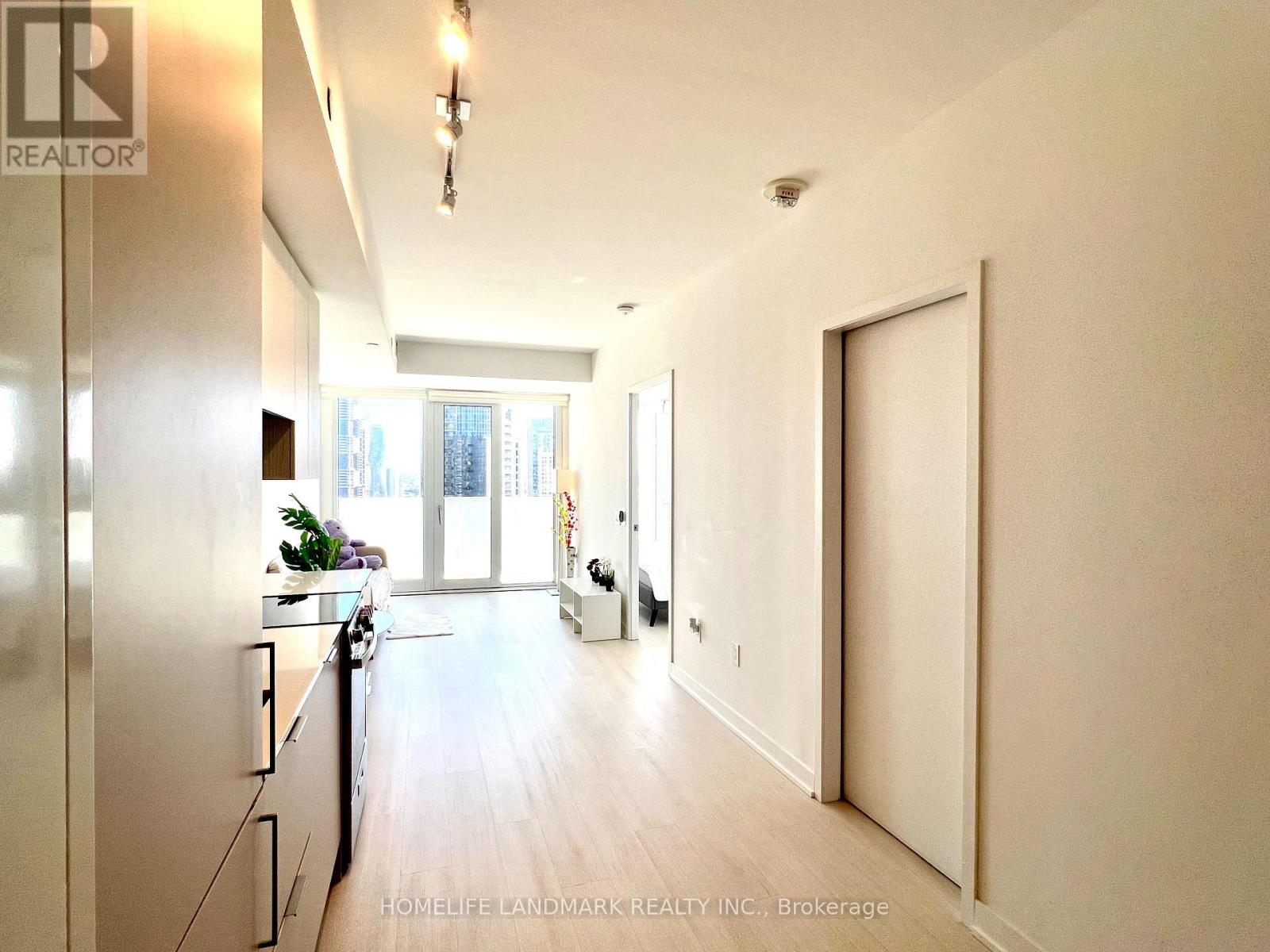 2312 - 3900 Confederation Parkway, Mississauga, Ontario  L5B 0M3 - Photo 12 - W12535792