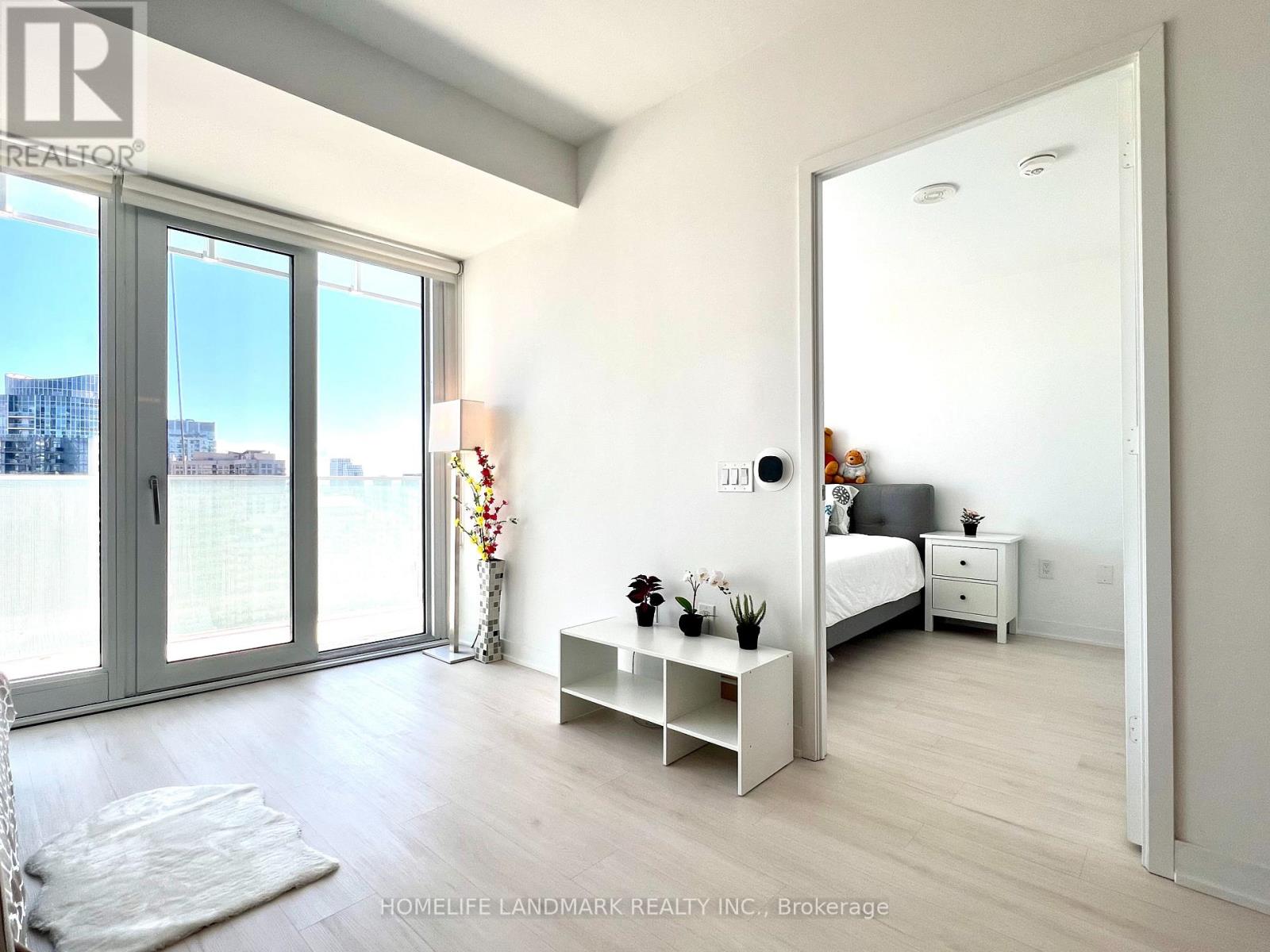 2312 - 3900 Confederation Parkway, Mississauga, Ontario  L5B 0M3 - Photo 7 - W12535792