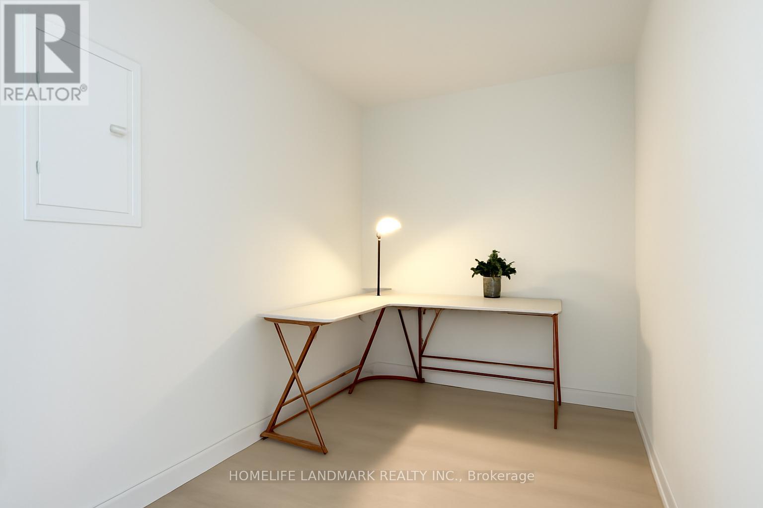 2312 - 3900 Confederation Parkway, Mississauga, Ontario  L5B 0M3 - Photo 8 - W12535792