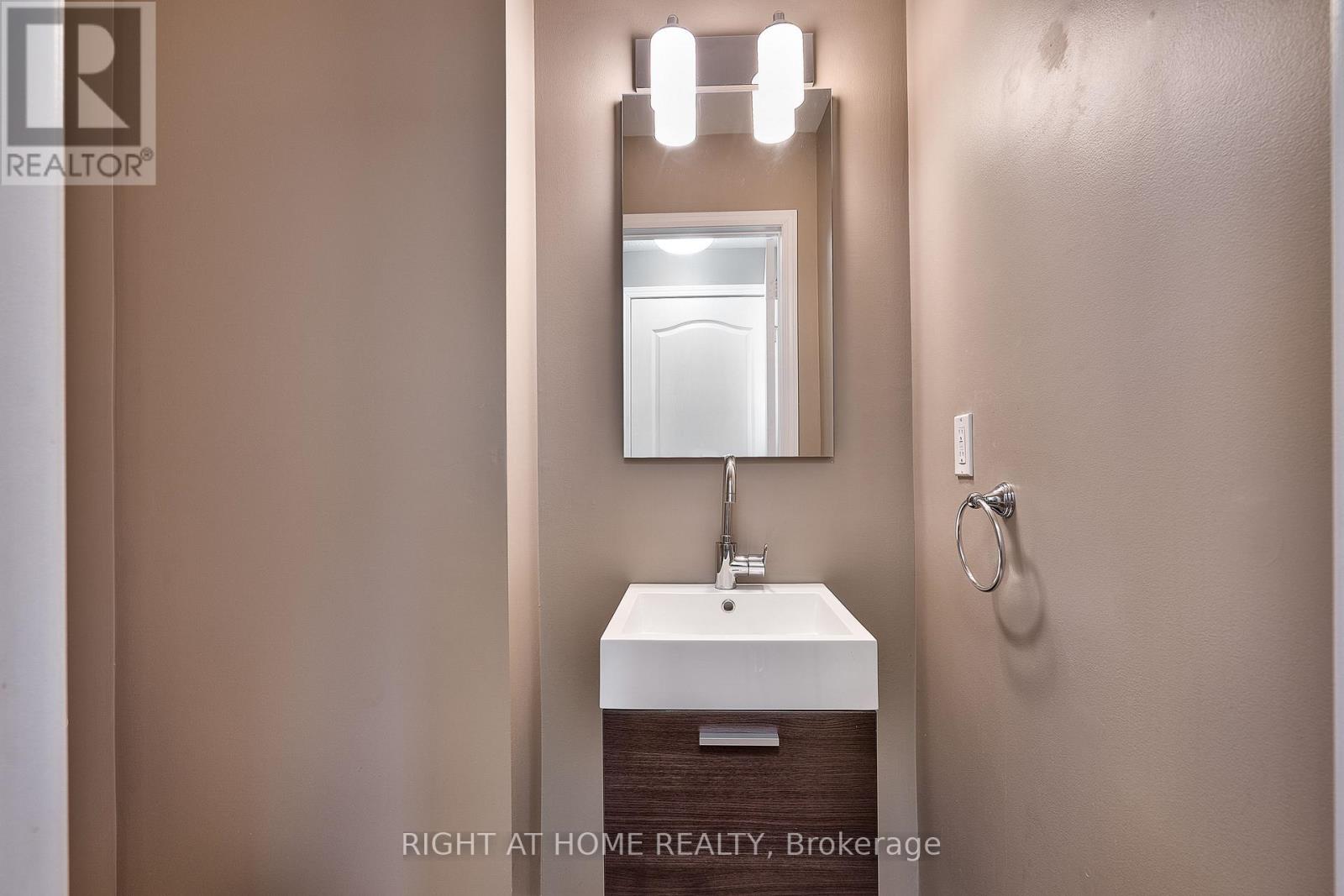 1337 Goldhawk Trail, Oakville, Ontario  L6M 3Y6 - Photo 11 - W12535834