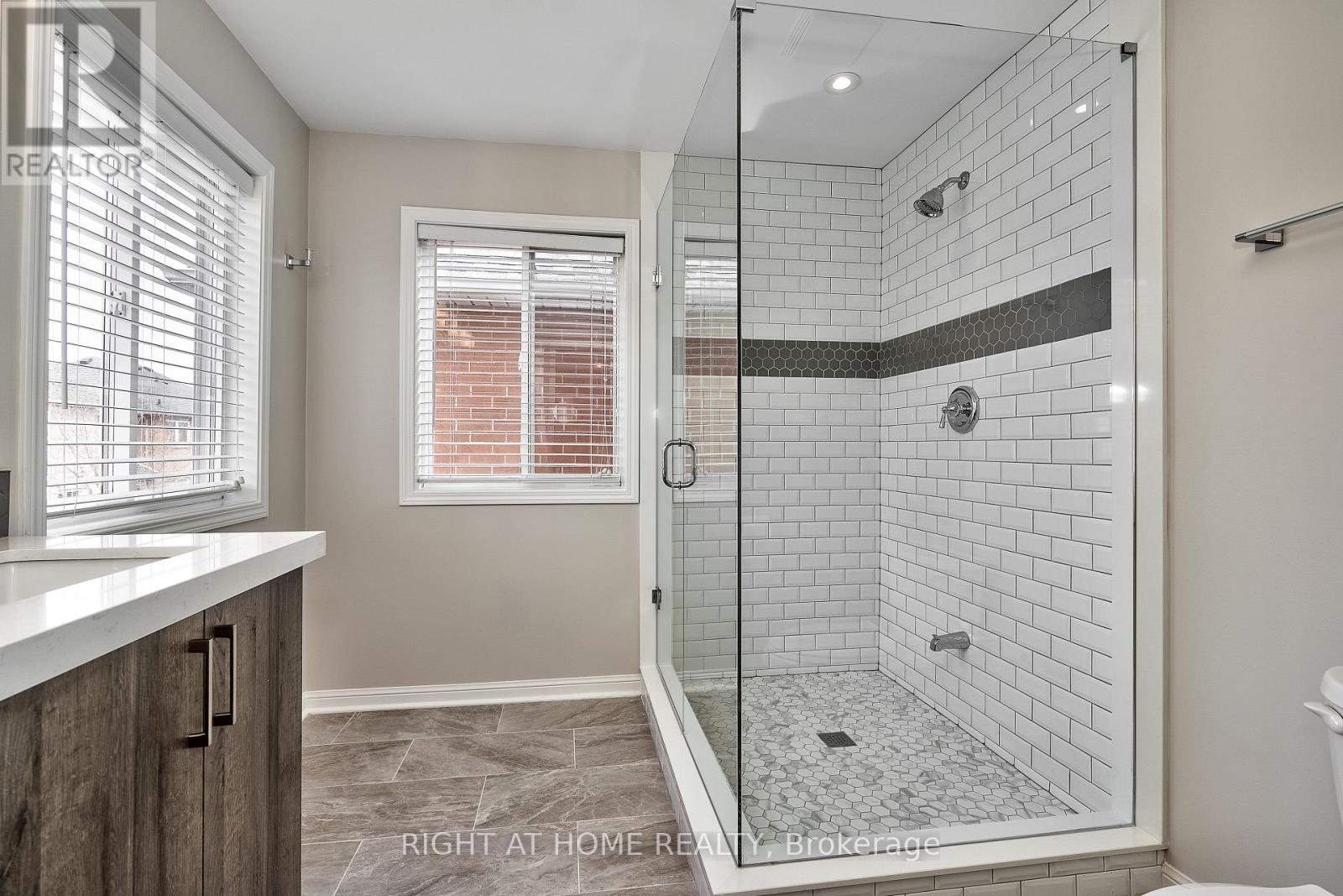 1337 Goldhawk Trail, Oakville, Ontario  L6M 3Y6 - Photo 15 - W12535834