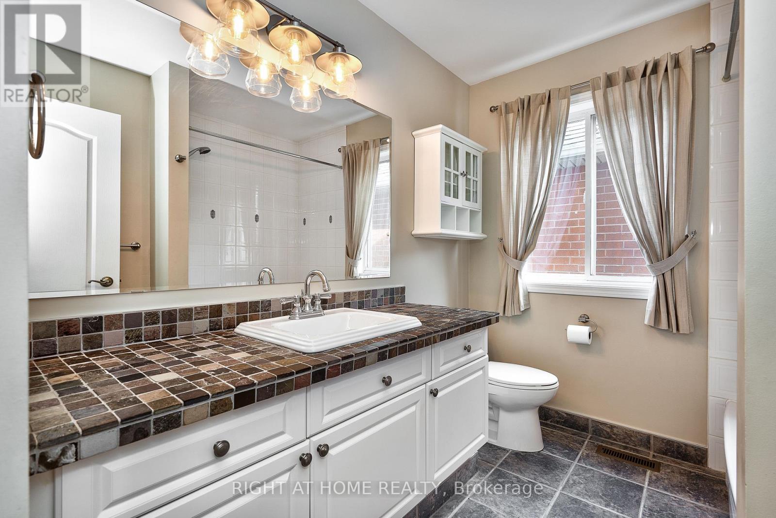 1337 Goldhawk Trail, Oakville, Ontario  L6M 3Y6 - Photo 19 - W12535834