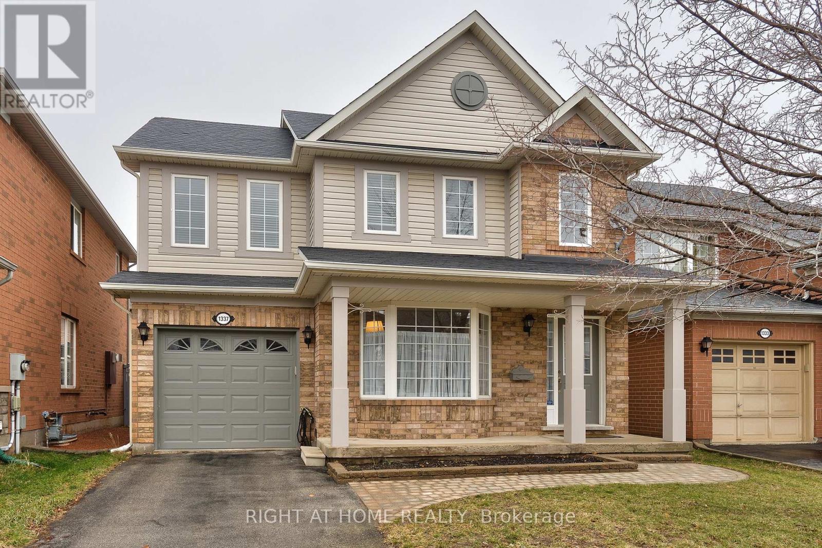 1337 Goldhawk Trail, Oakville, Ontario  L6M 3Y6 - Photo 2 - W12535834