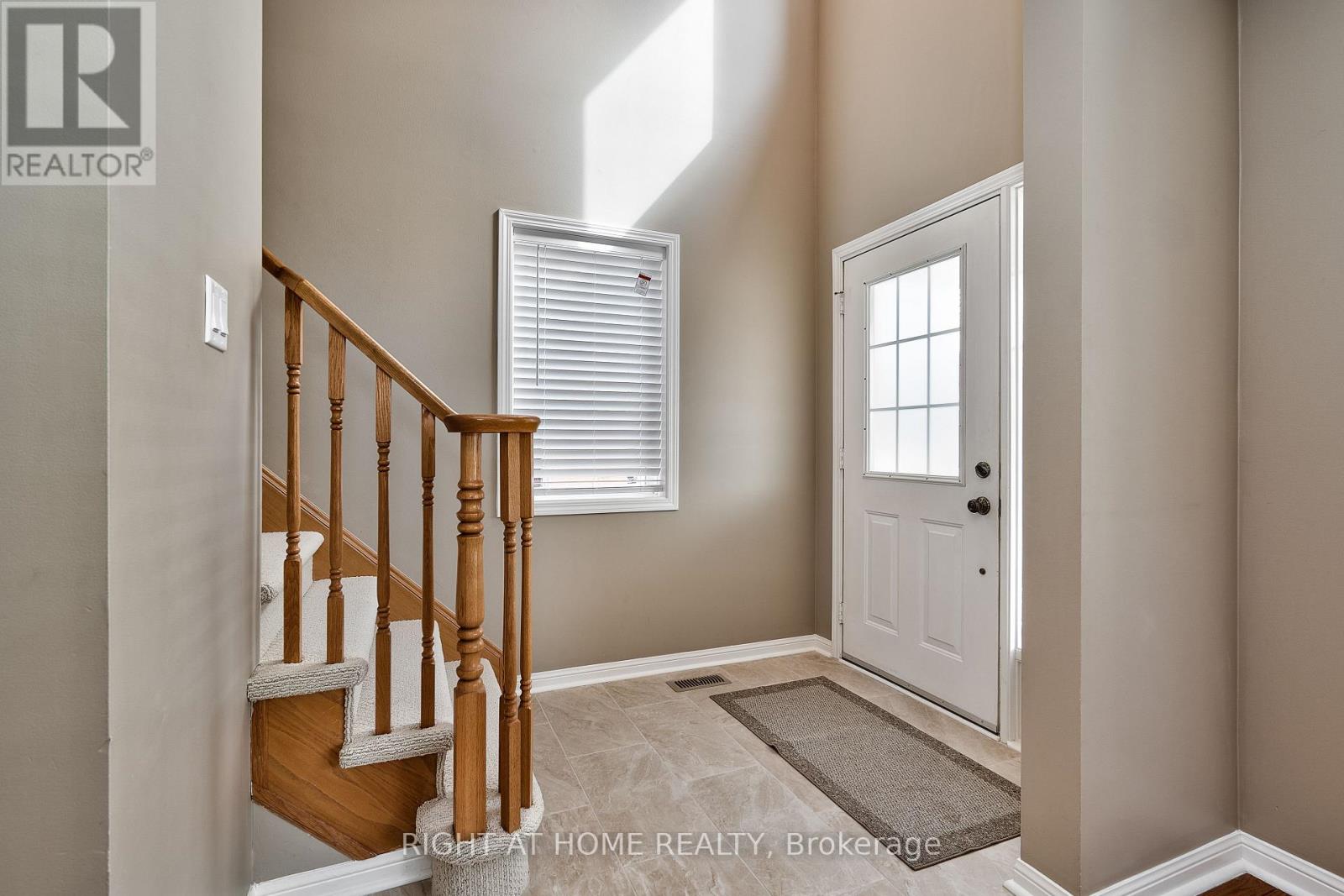 1337 Goldhawk Trail, Oakville, Ontario  L6M 3Y6 - Photo 4 - W12535834