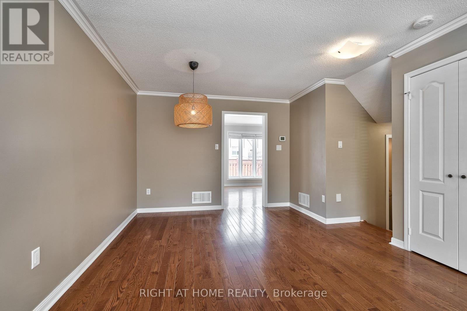 1337 Goldhawk Trail, Oakville, Ontario  L6M 3Y6 - Photo 6 - W12535834