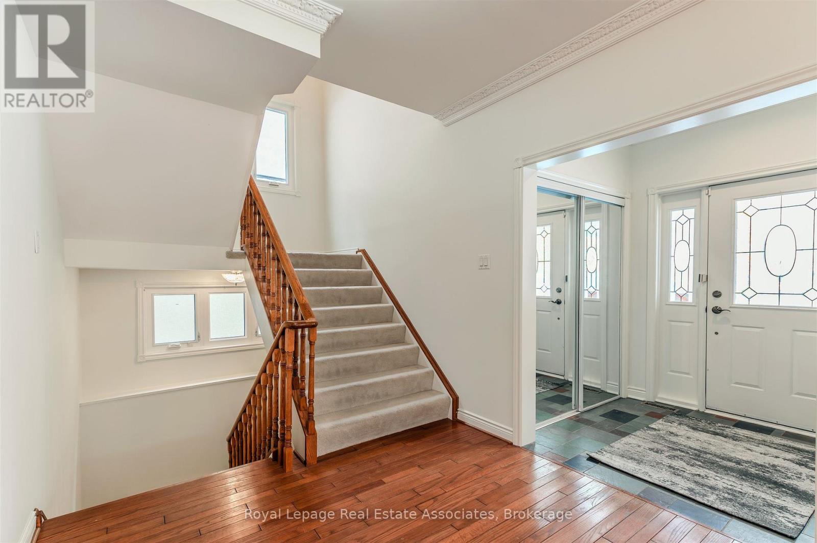 599 Lakeside Avenue, Mississauga, Ontario  L5G 1N7 - Photo 10 - W12535838