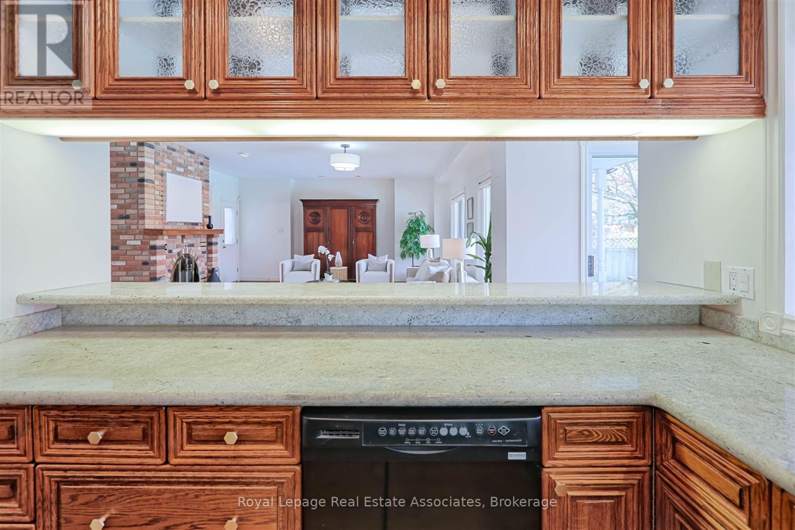 599 Lakeside Avenue, Mississauga, Ontario  L5G 1N7 - Photo 17 - W12535838