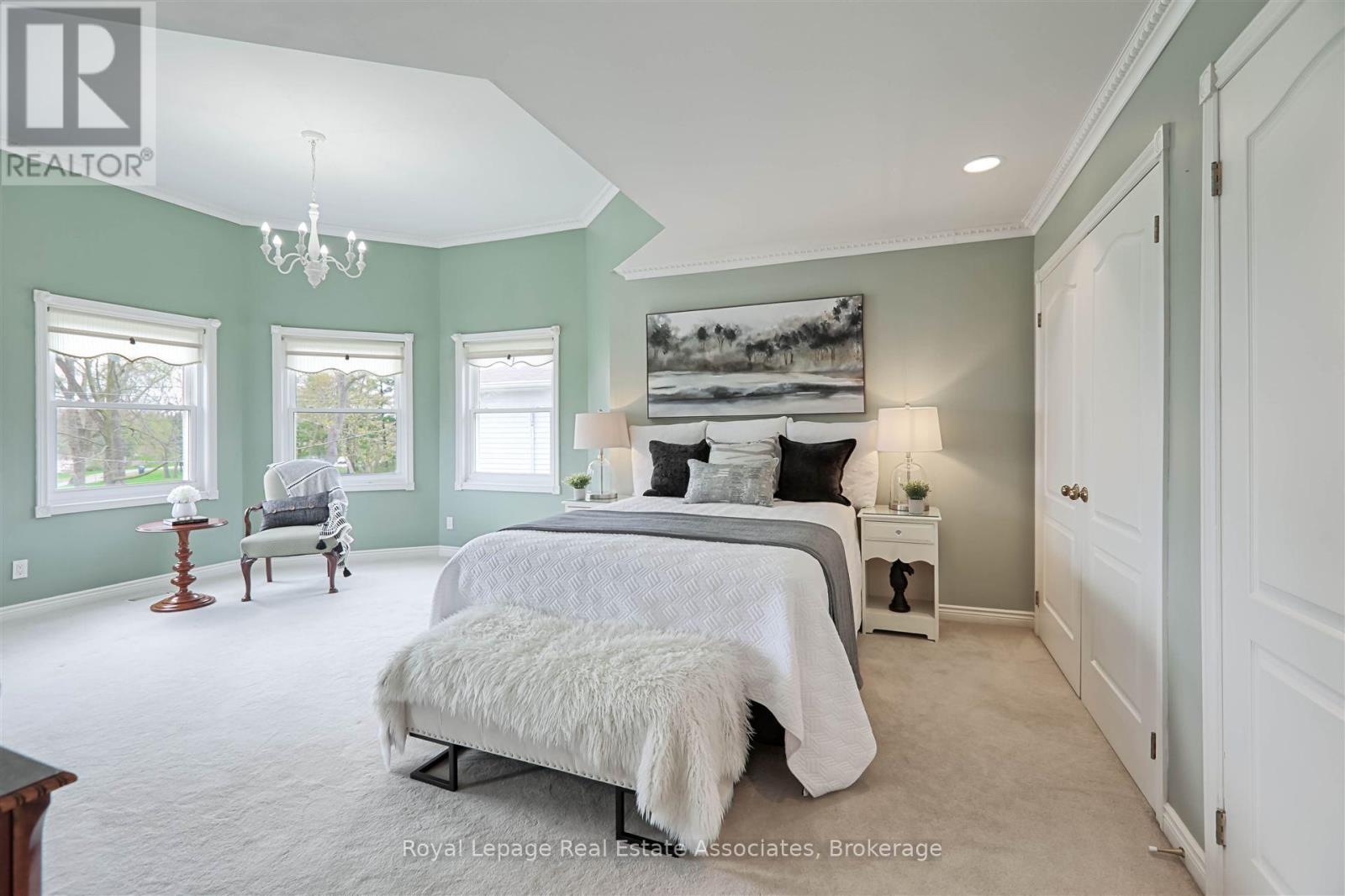 599 Lakeside Avenue, Mississauga, Ontario  L5G 1N7 - Photo 25 - W12535838