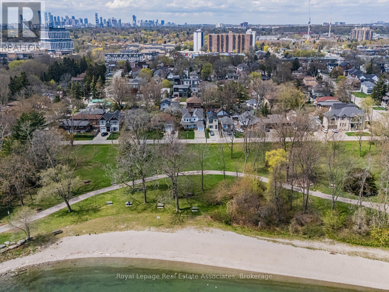 599 Lakeside Avenue, Mississauga, Ontario  L5G 1N7 - Photo 6 - W12535838