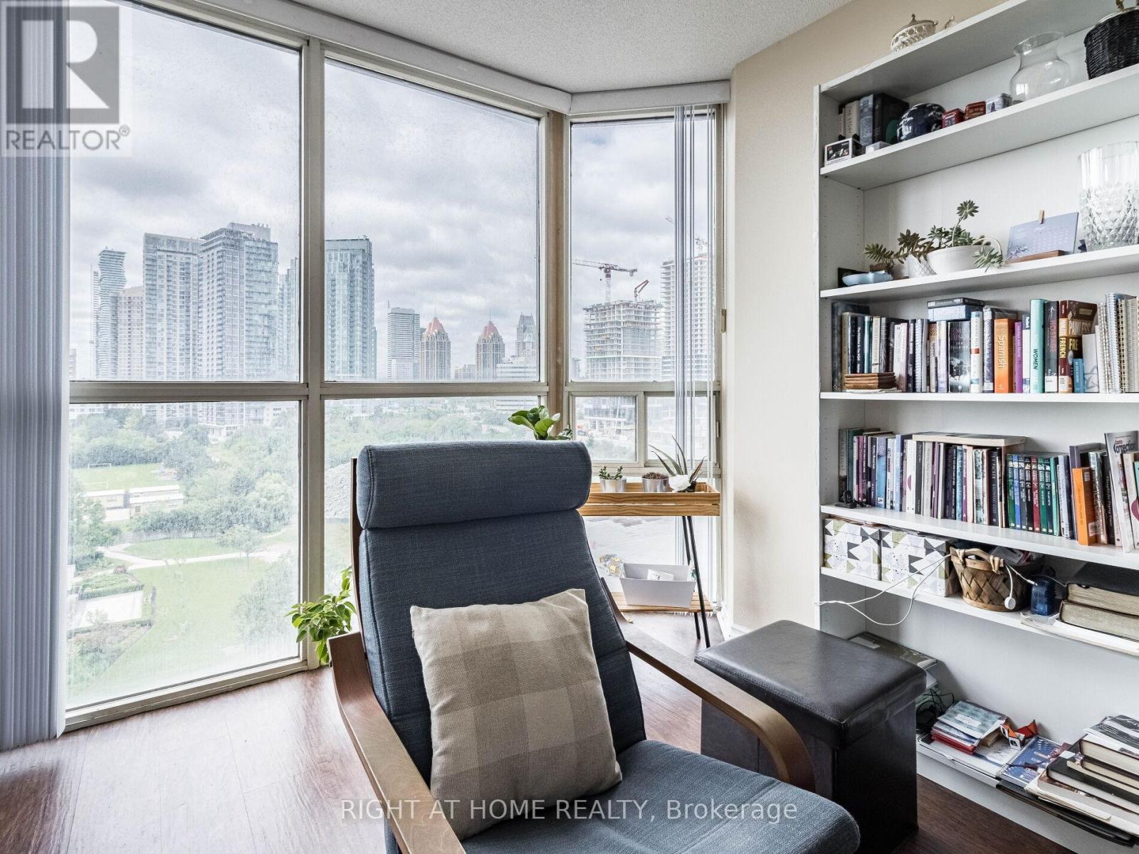 1208 - 285 Enfield Place, Mississauga, Ontario  L5B 3Y6 - Photo 10 - W12535846