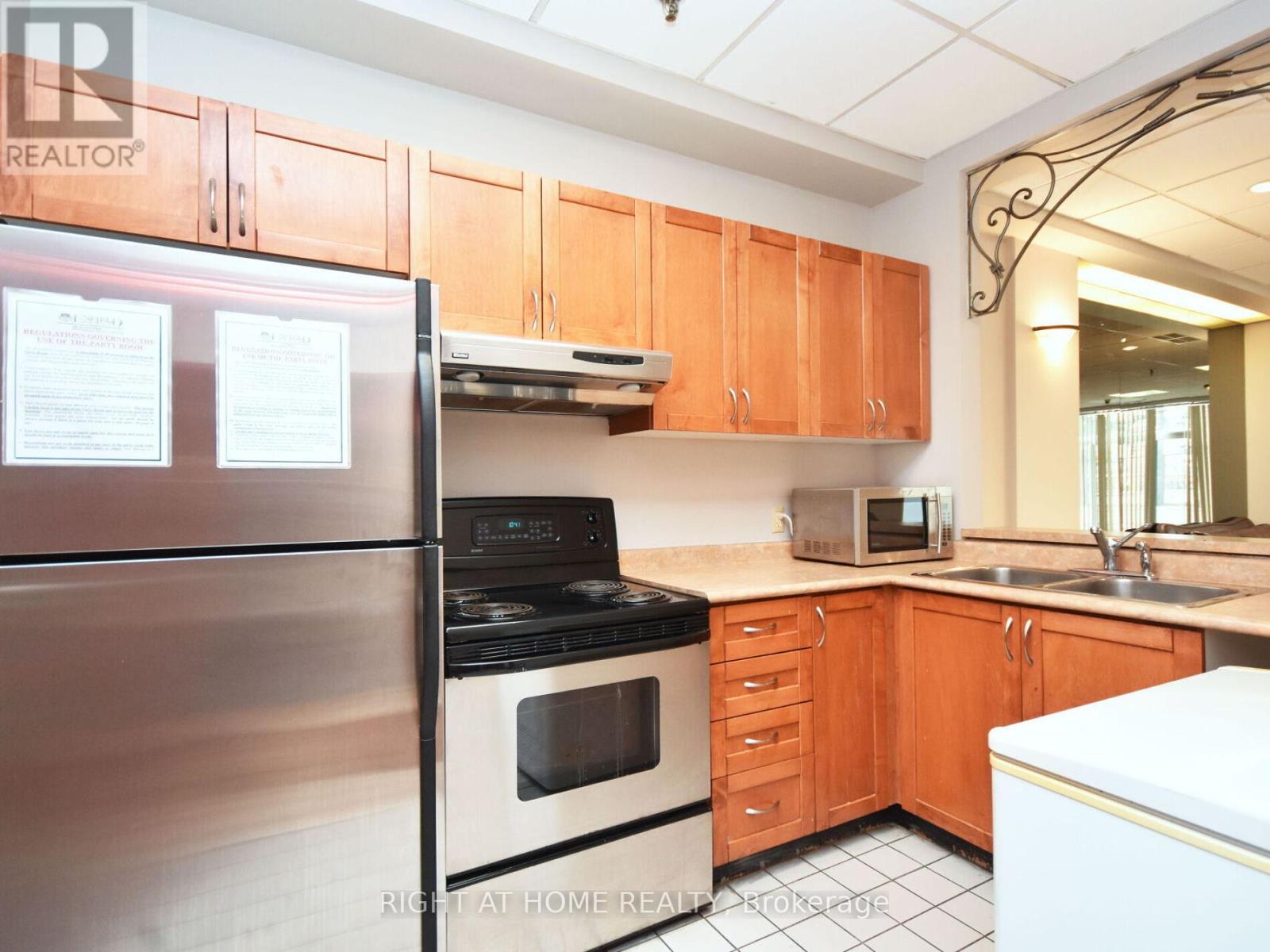 1208 - 285 Enfield Place, Mississauga, Ontario  L5B 3Y6 - Photo 30 - W12535846