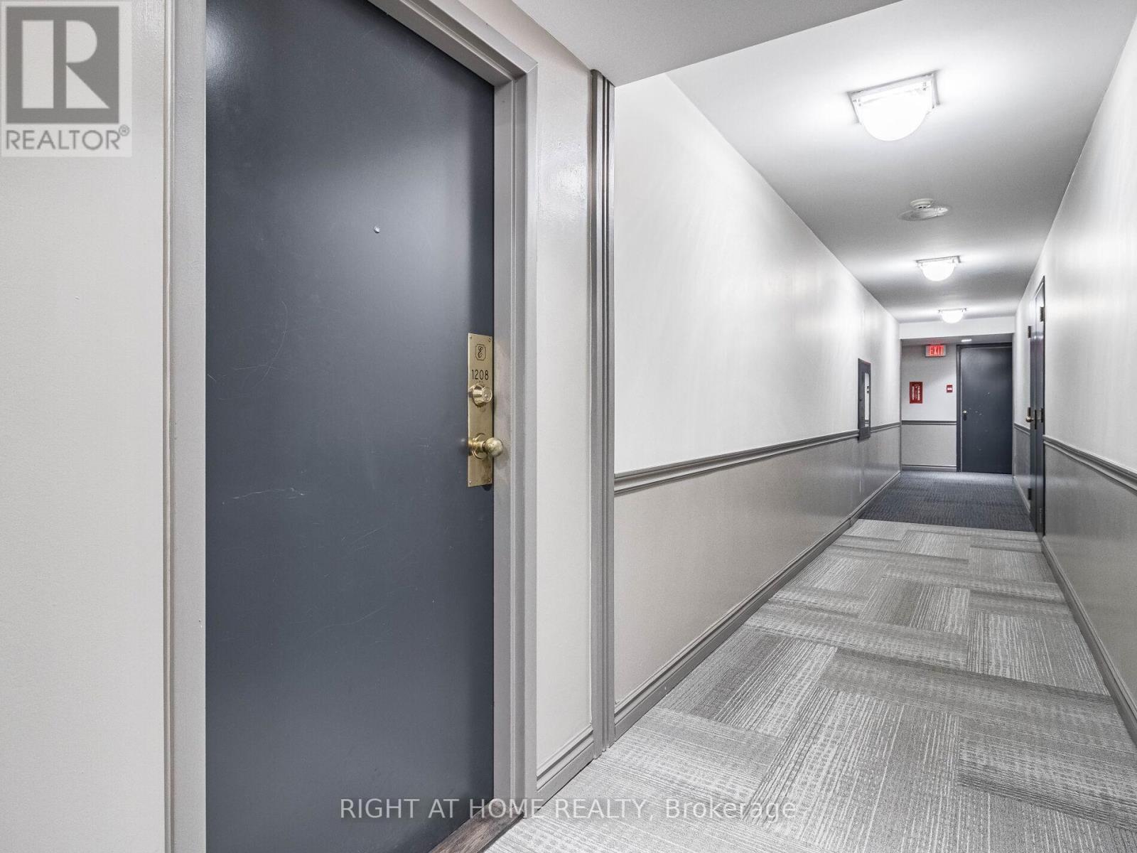 1208 - 285 Enfield Place, Mississauga, Ontario  L5B 3Y6 - Photo 5 - W12535846