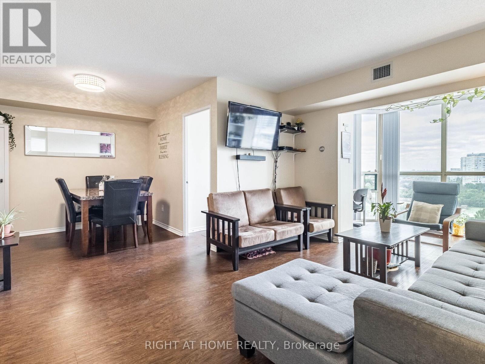 1208 - 285 Enfield Place, Mississauga, Ontario  L5B 3Y6 - Photo 7 - W12535846