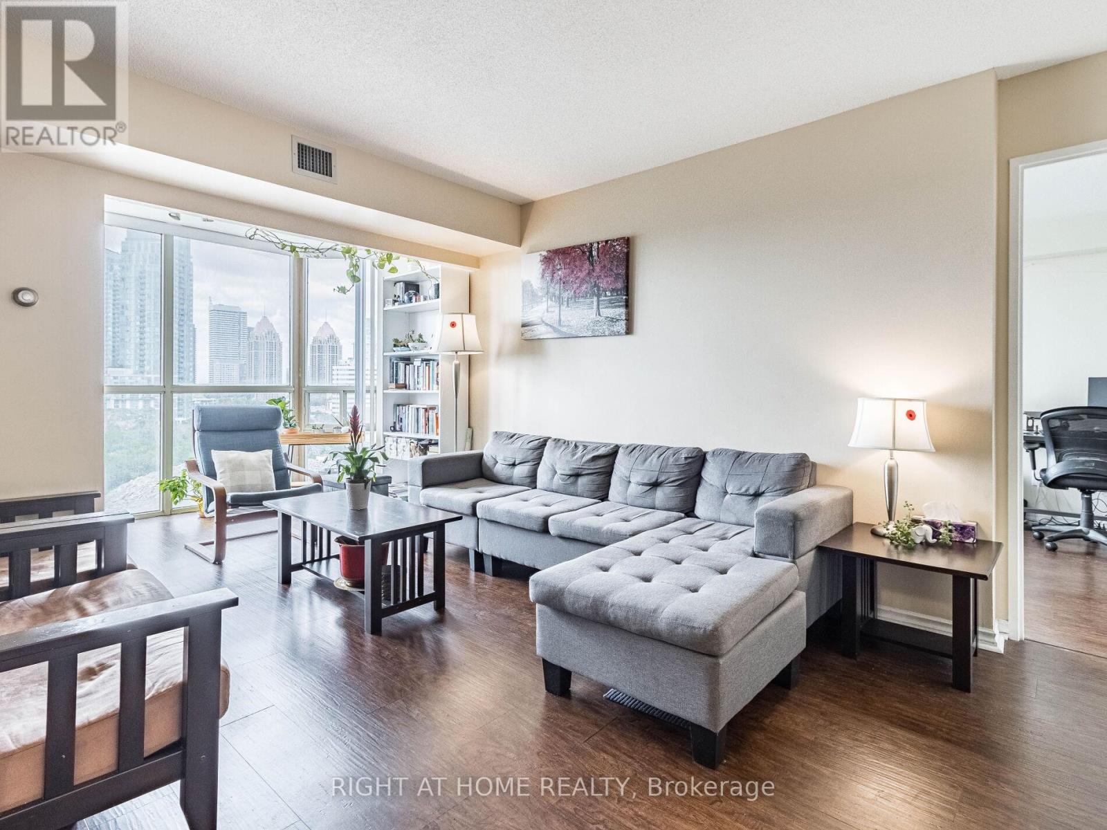 1208 - 285 Enfield Place, Mississauga, Ontario  L5B 3Y6 - Photo 8 - W12535846