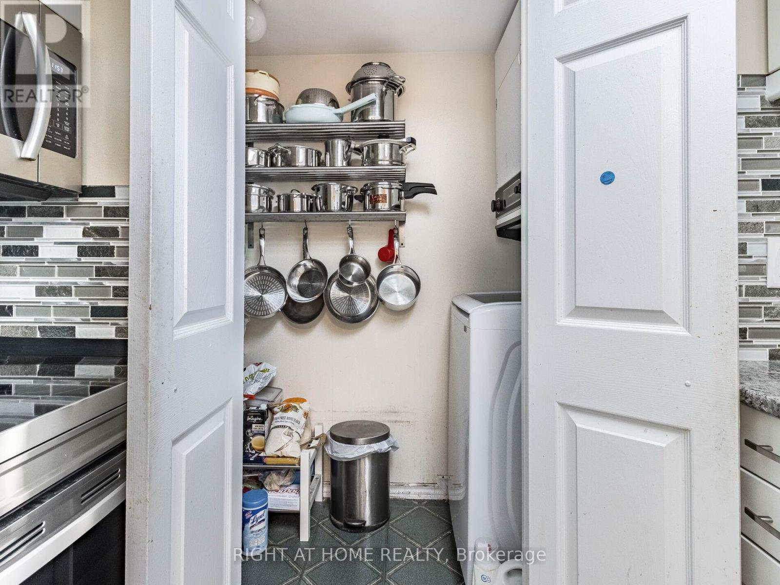 1208 - 285 Enfield Place, Mississauga, Ontario  L5B 3Y6 - Photo 17 - W12535866