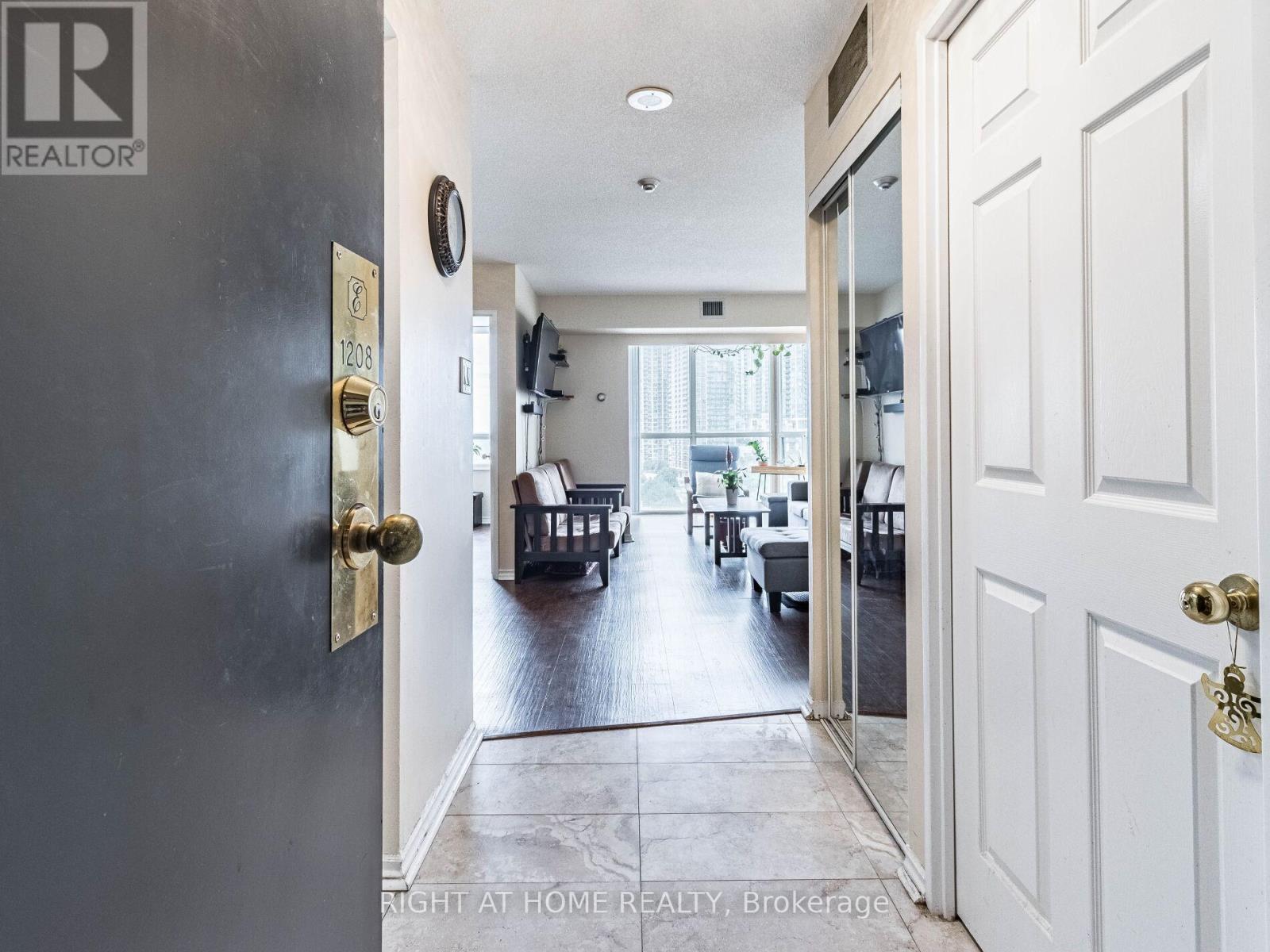 1208 - 285 Enfield Place, Mississauga, Ontario  L5B 3Y6 - Photo 6 - W12535866