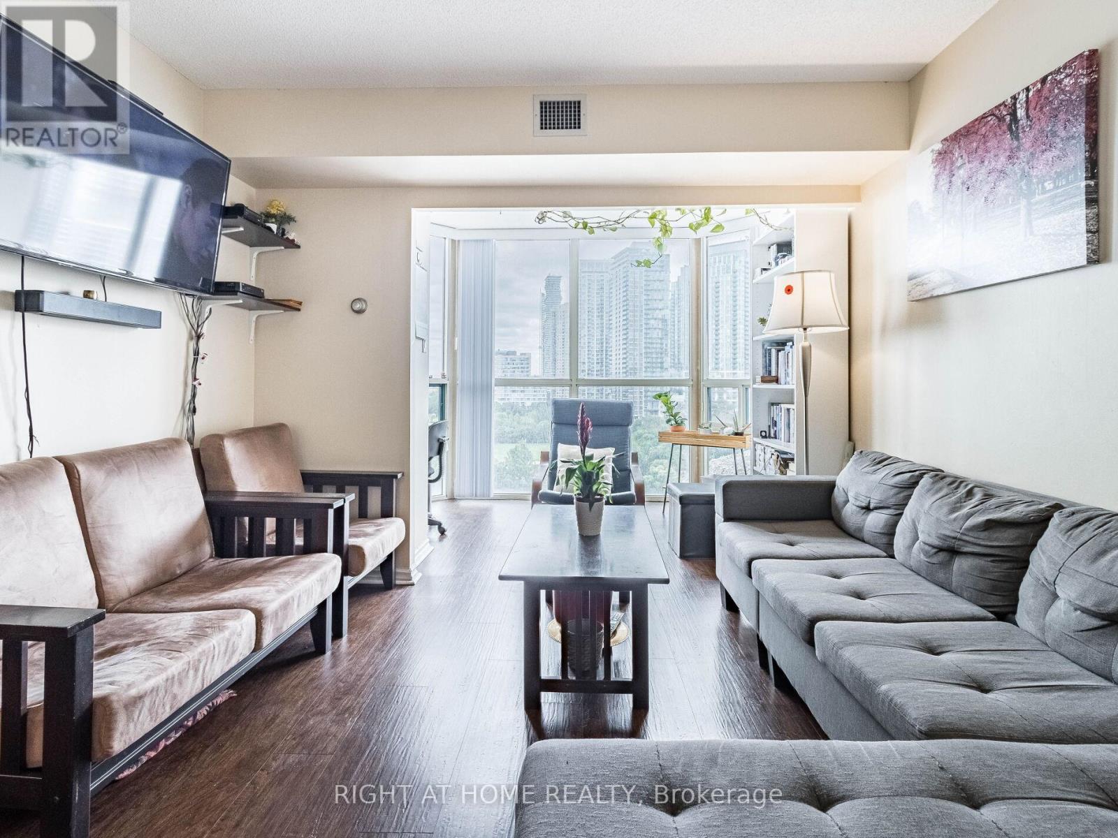 1208 - 285 Enfield Place, Mississauga, Ontario  L5B 3Y6 - Photo 9 - W12535866