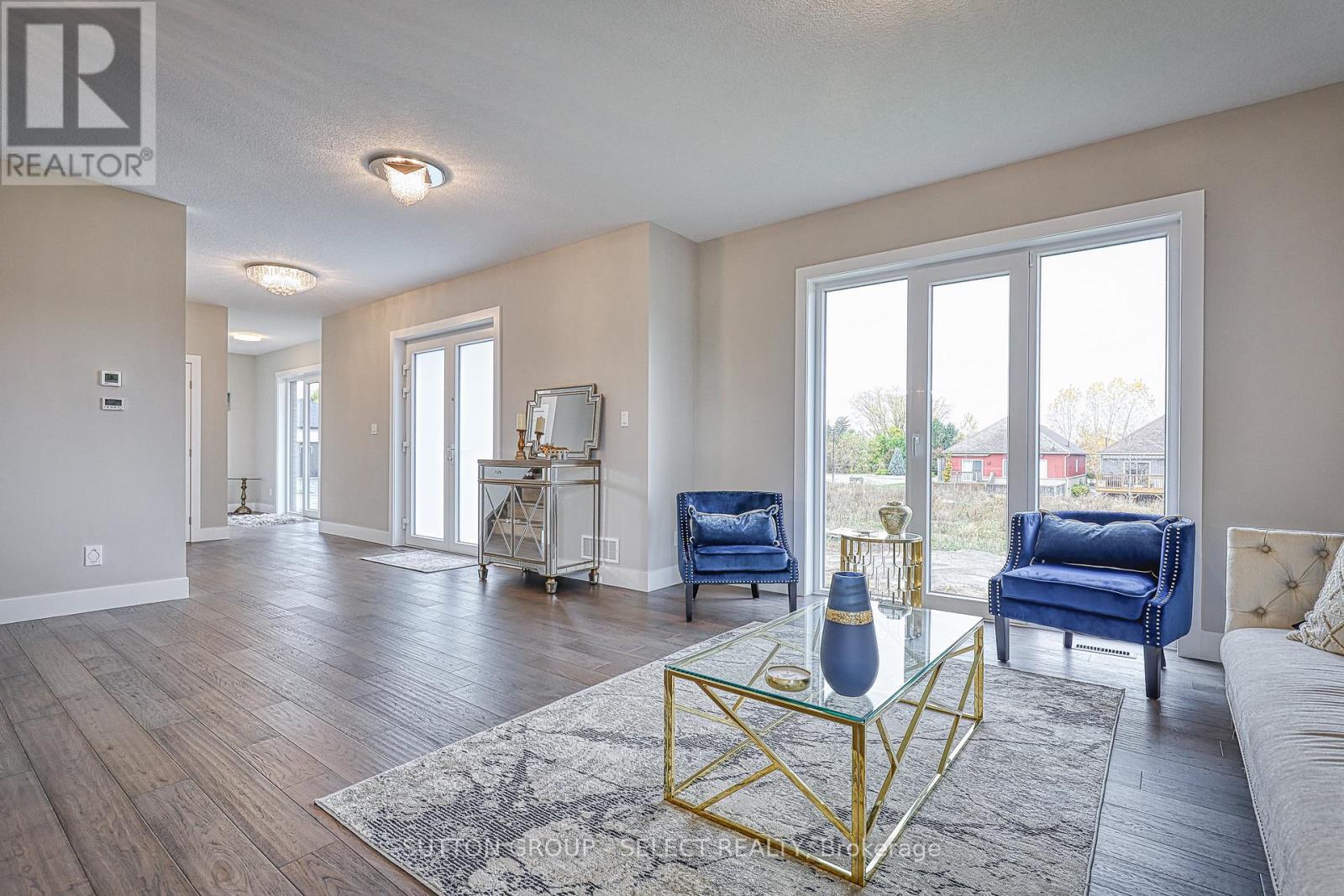 19 Alexander Circle, Strathroy-Caradoc, Ontario  N7G 0B4 - Photo 13 - X12535950