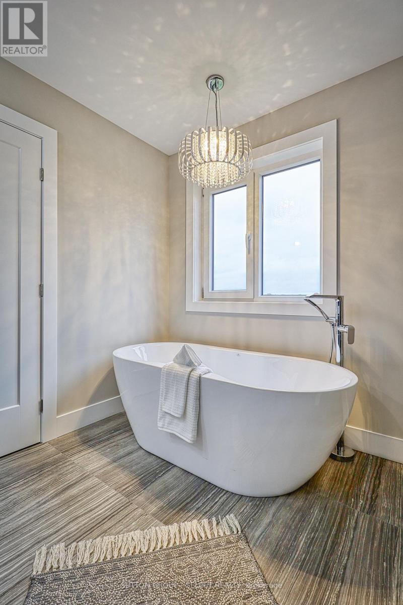 19 Alexander Circle, Strathroy-Caradoc, Ontario  N7G 0B4 - Photo 19 - X12535950