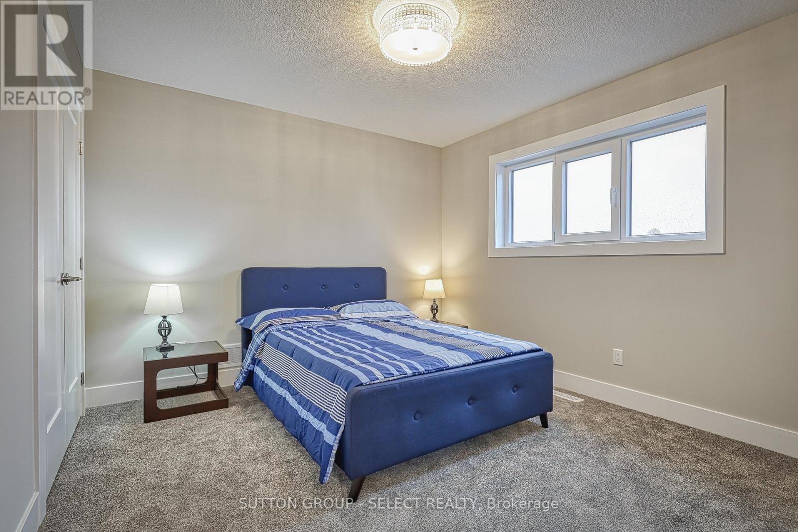 19 Alexander Circle, Strathroy-Caradoc, Ontario  N7G 0B4 - Photo 23 - X12535950