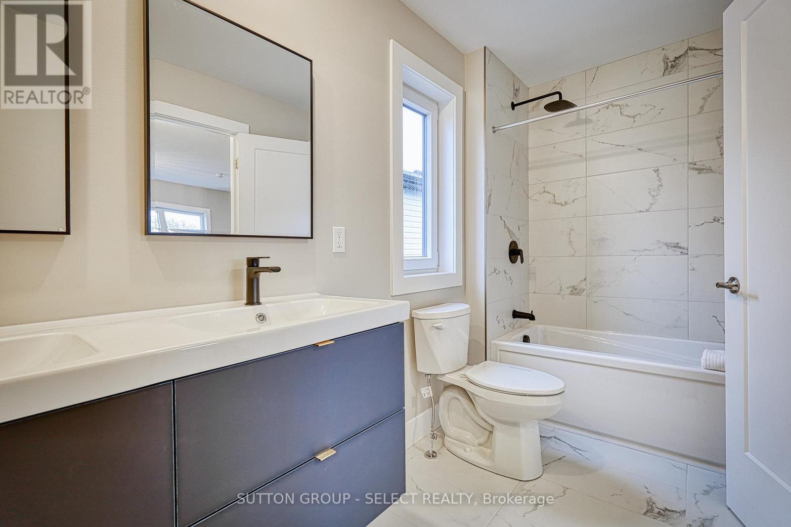 19 Alexander Circle, Strathroy-Caradoc, Ontario  N7G 0B4 - Photo 24 - X12535950