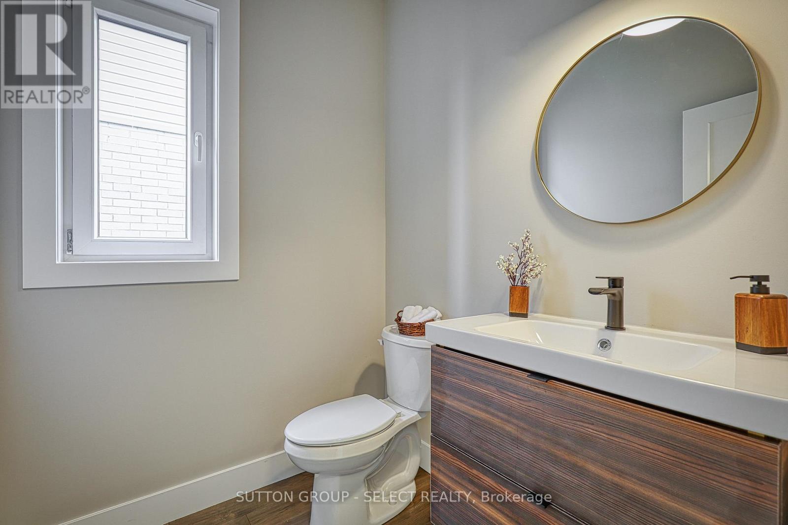 19 Alexander Circle, Strathroy-Caradoc, Ontario  N7G 0B4 - Photo 6 - X12535950