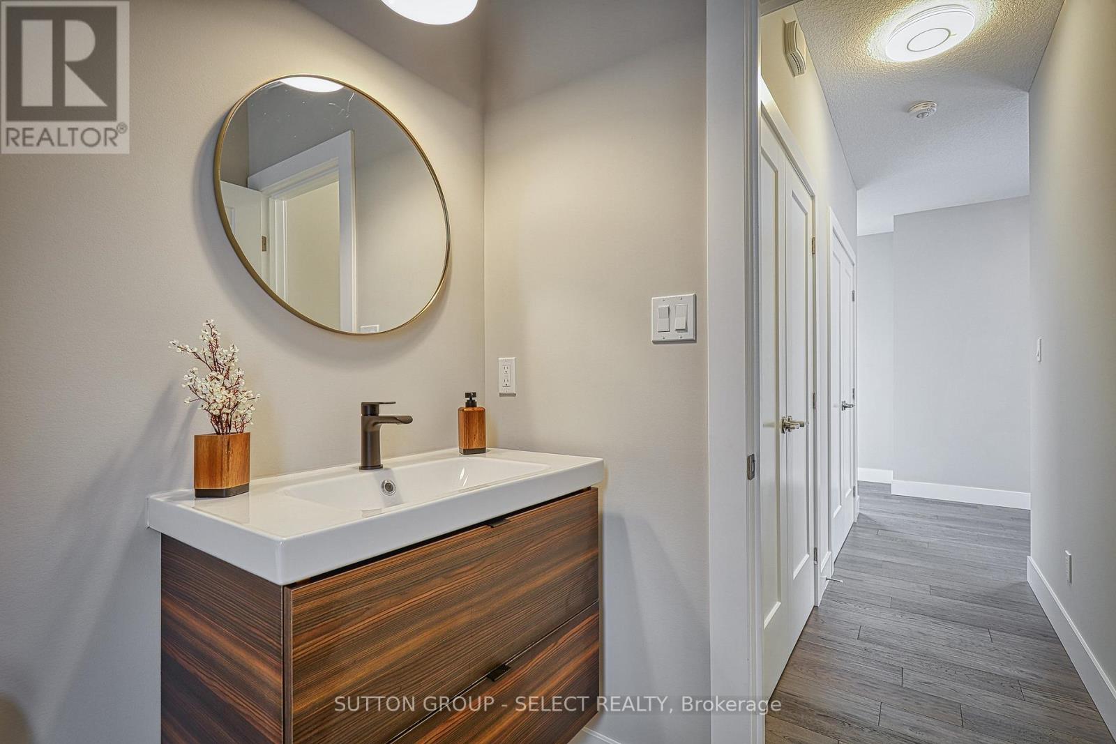 19 Alexander Circle, Strathroy-Caradoc, Ontario  N7G 0B4 - Photo 7 - X12535950