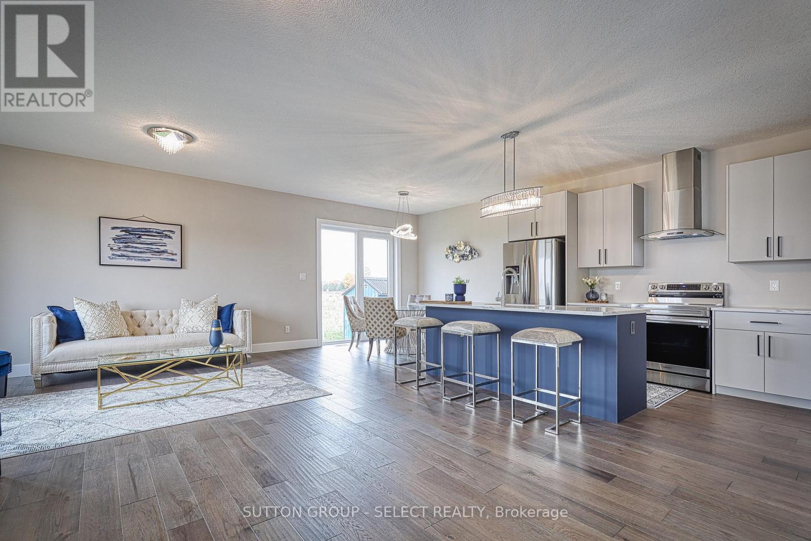 19 Alexander Circle, Strathroy-Caradoc, Ontario  N7G 0B4 - Photo 8 - X12535950