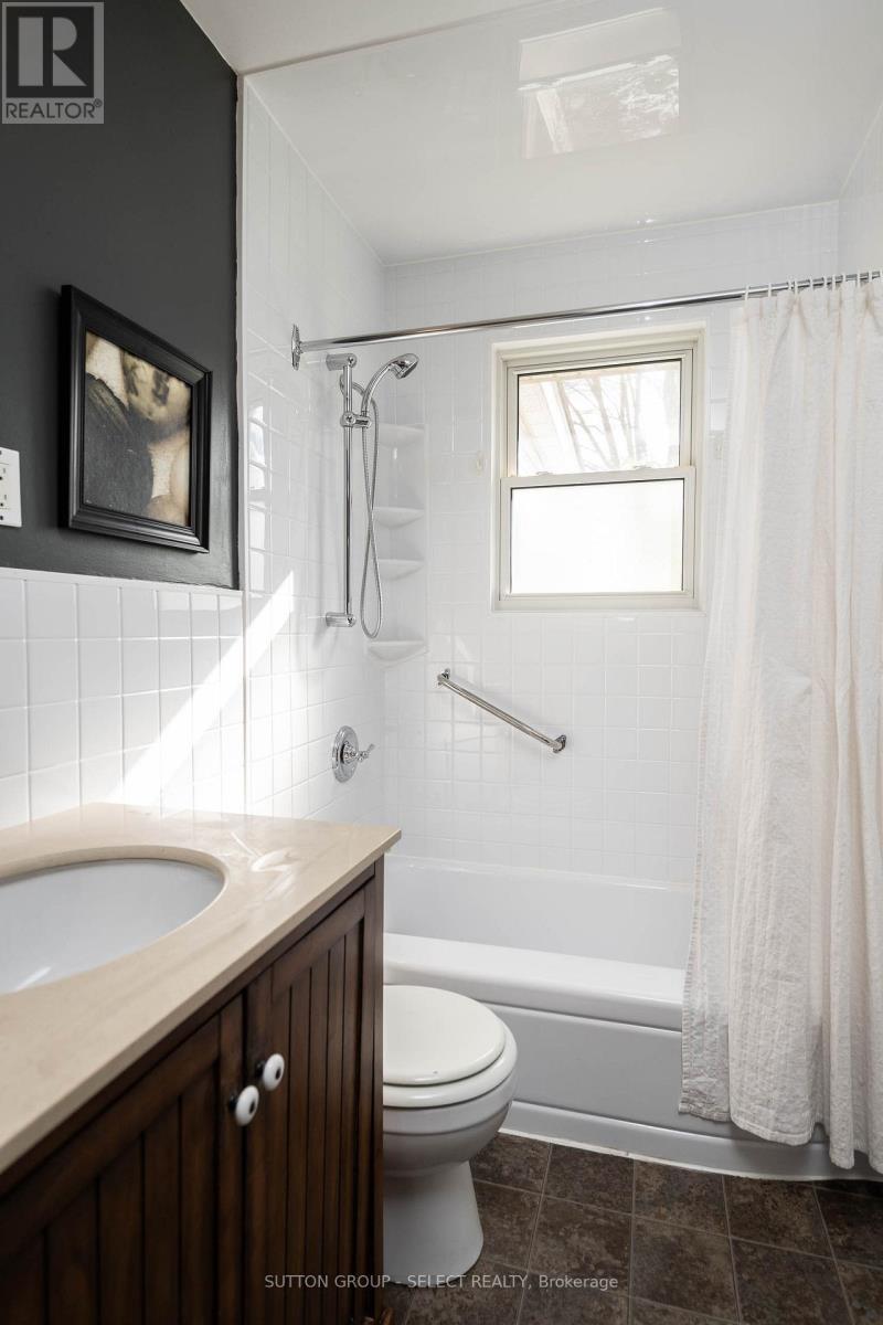 110 Laurentian Drive N, London East, Ontario  N5W 1P2 - Photo 13 - X12536012