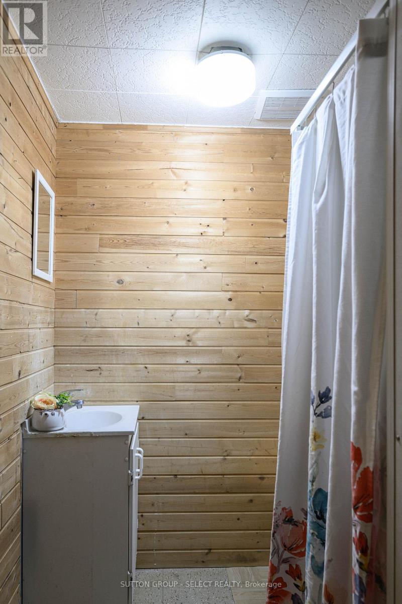 110 Laurentian Drive N, London East, Ontario  N5W 1P2 - Photo 16 - X12536012