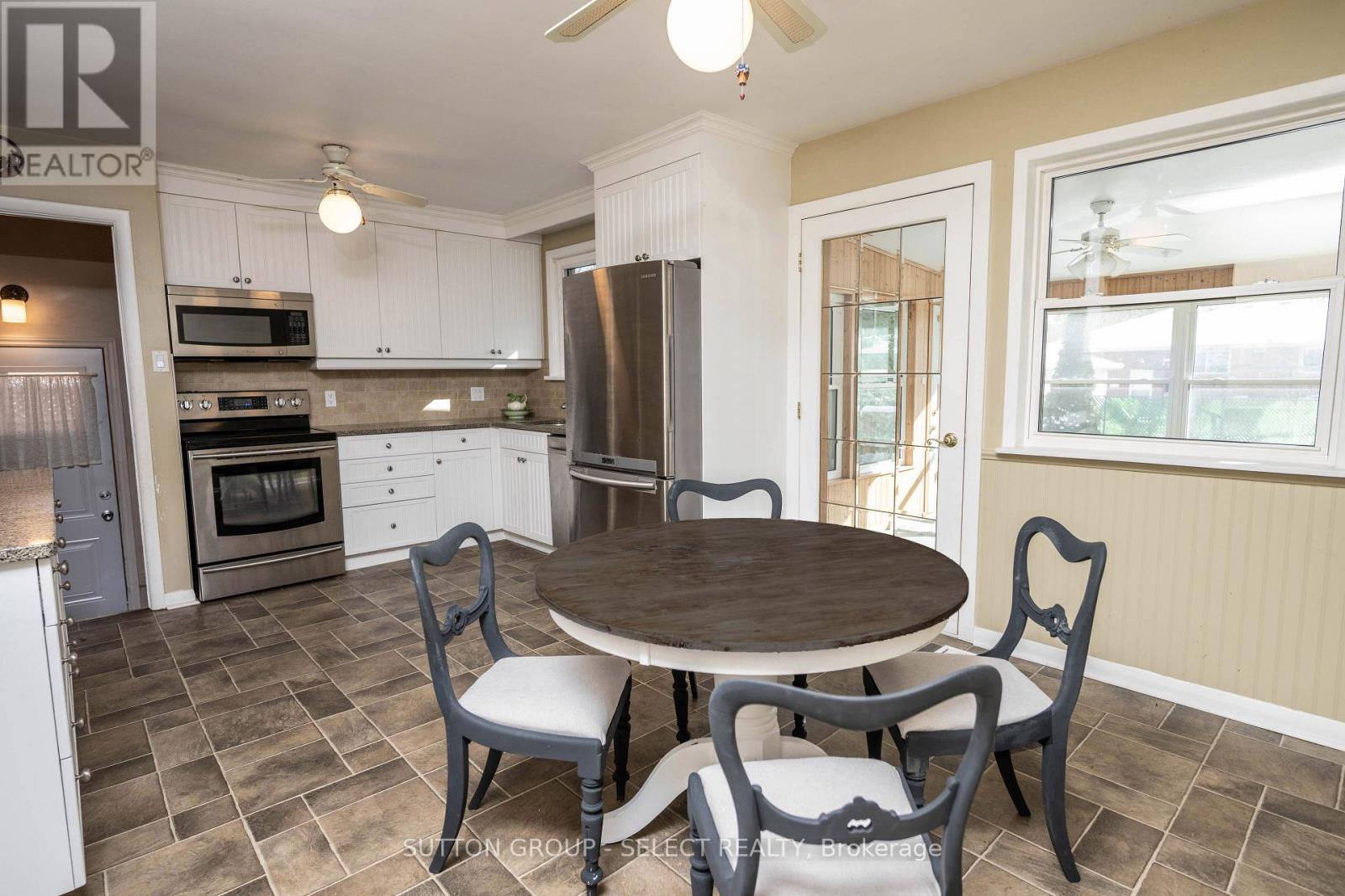 110 Laurentian Drive N, London East, Ontario  N5W 1P2 - Photo 7 - X12536012