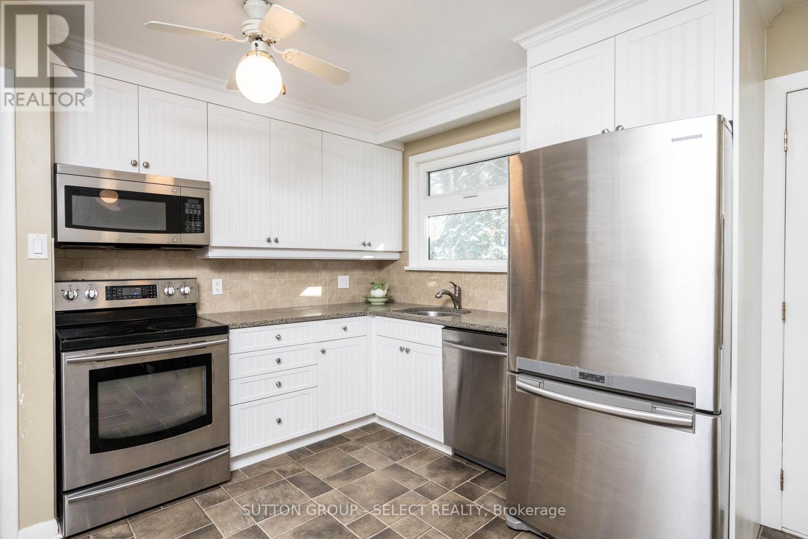 110 Laurentian Drive N, London East, Ontario  N5W 1P2 - Photo 8 - X12536012