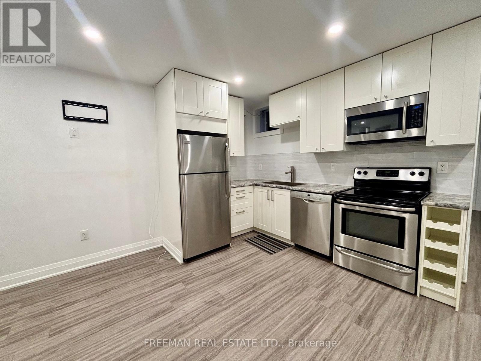 Lower - 340 Howland Avenue, Toronto, Ontario  M5R 3B9 - Photo 4 - C12464031