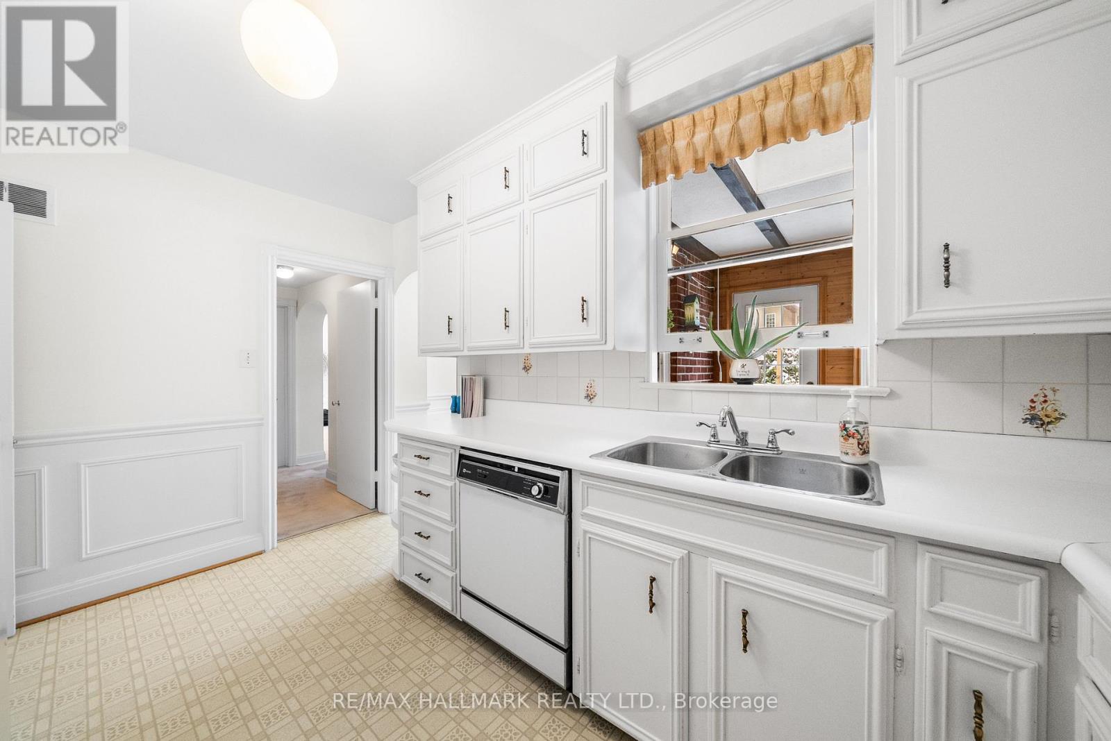 55 Sandringham Drive, Toronto, Ontario  M5M 3G4 - Photo 12 - C12534144