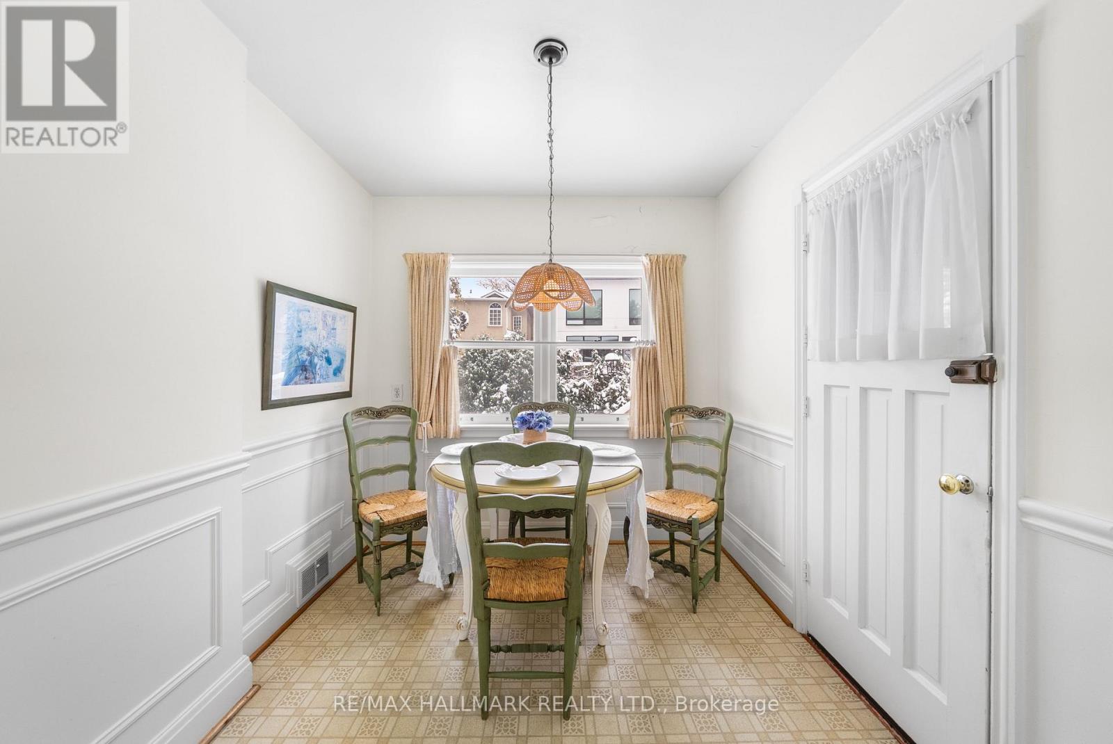 55 Sandringham Drive, Toronto, Ontario  M5M 3G4 - Photo 13 - C12534144