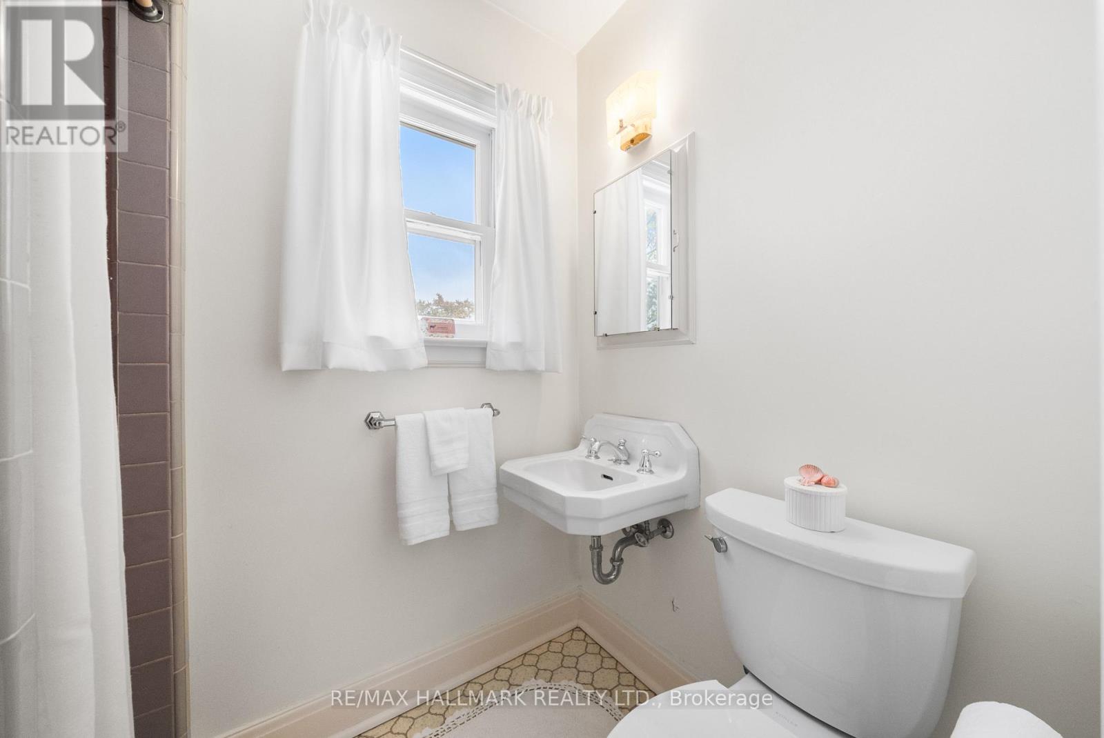 55 Sandringham Drive, Toronto, Ontario  M5M 3G4 - Photo 23 - C12534144