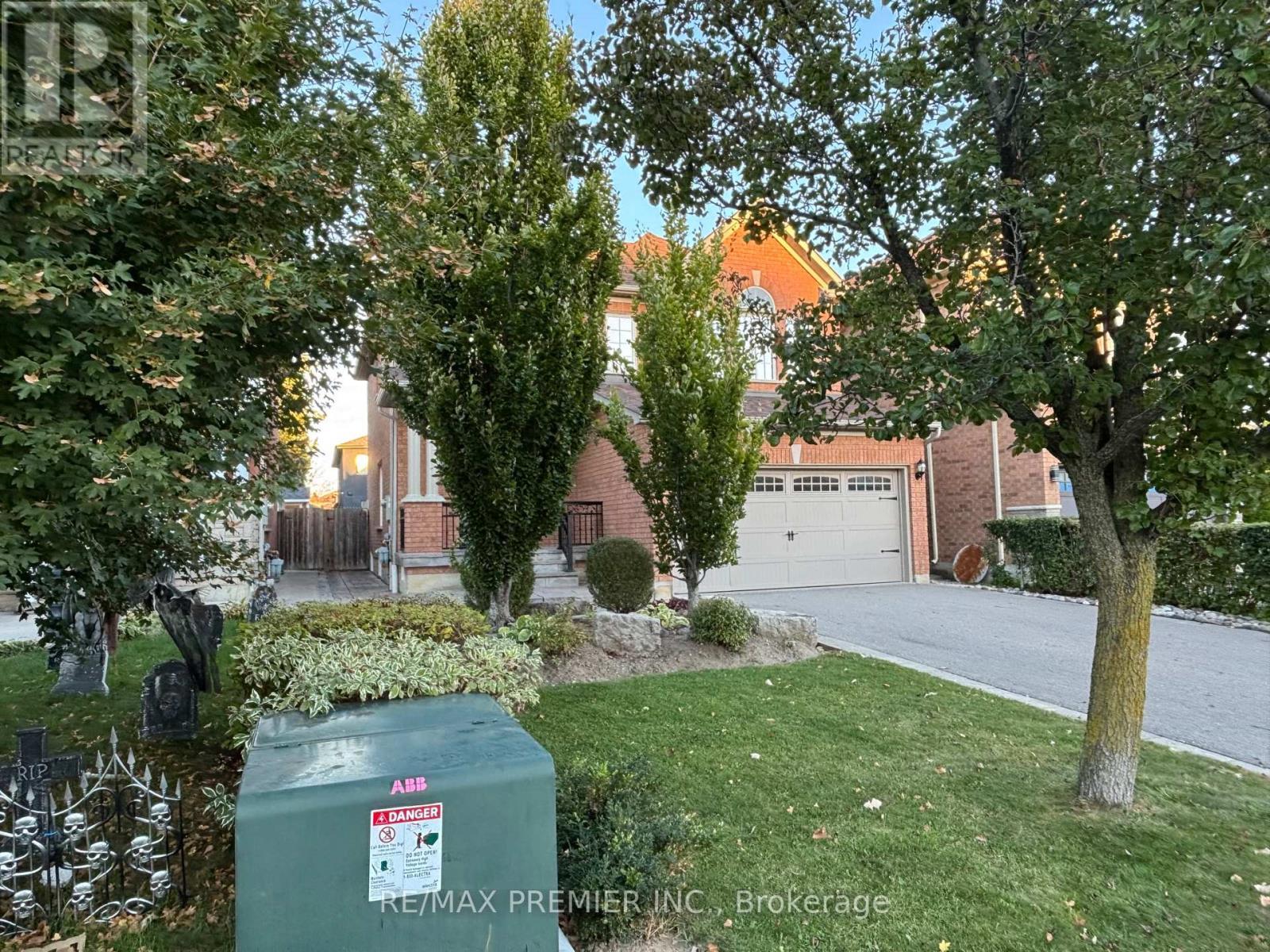 325 VELLORE AVENUE, Vaughan, Ontario