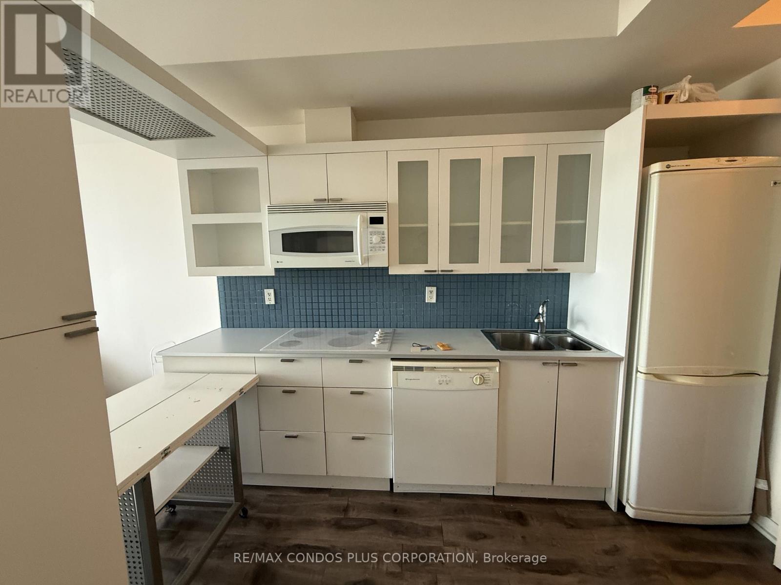 1730 - 111 Elizabeth Street, Toronto, Ontario  M5G 1P7 - Photo 3 - C12391731