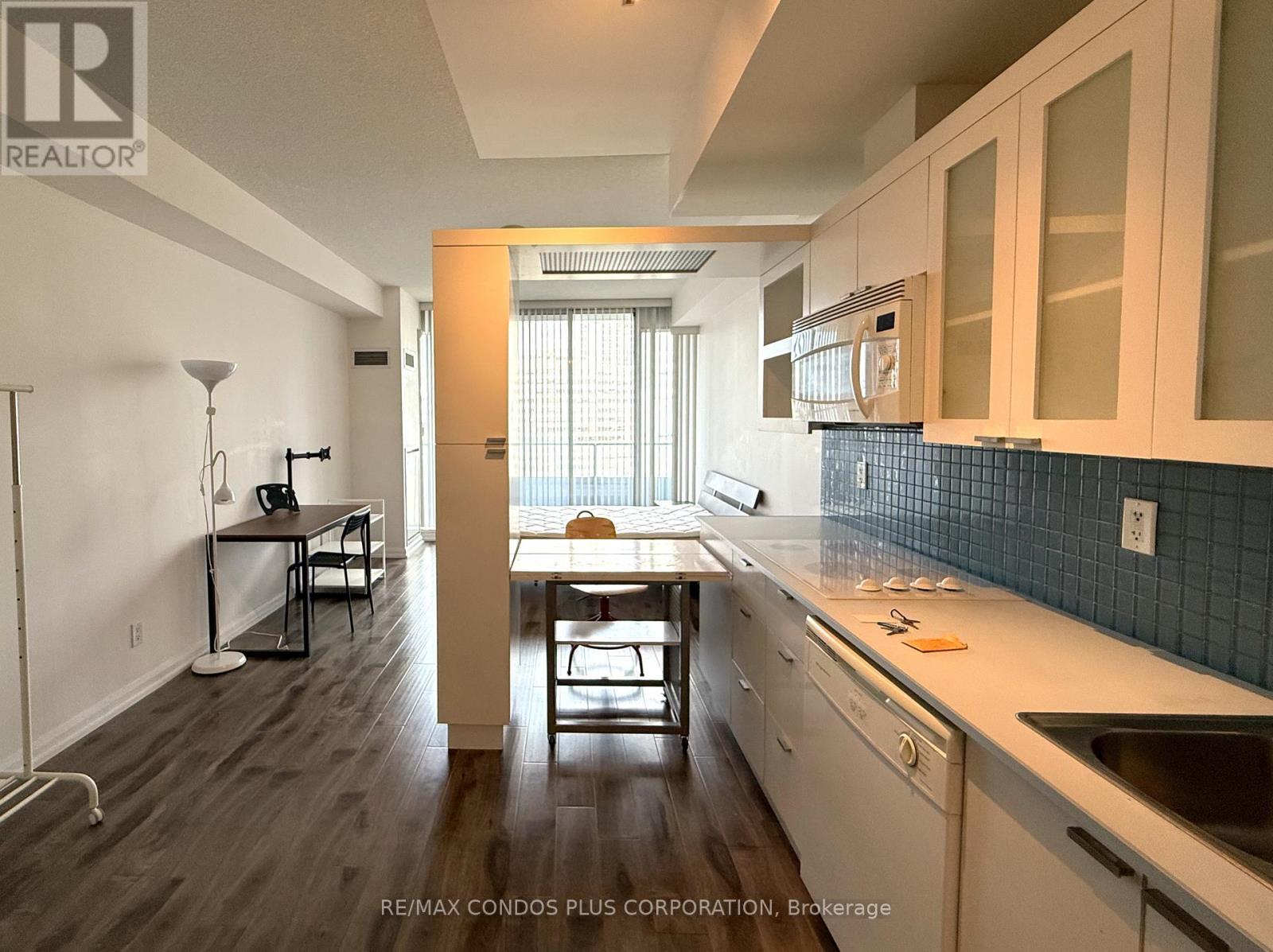 1730 - 111 Elizabeth Street, Toronto, Ontario  M5G 1P7 - Photo 2 - C12391731